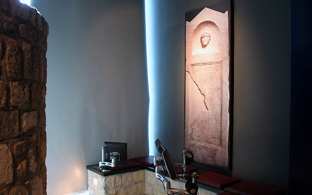Showroom in Carnuntum - Grabdenkmal