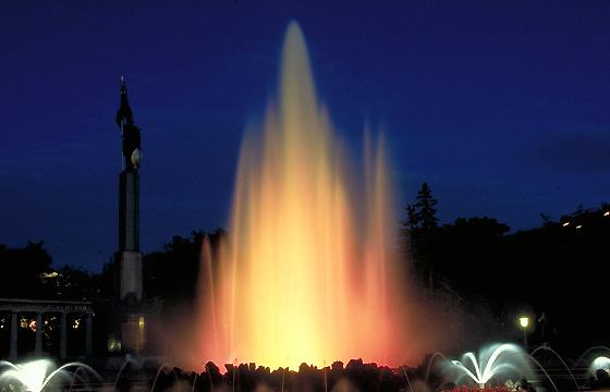 Wien - Hochstrahlbrunnen bei Nacht