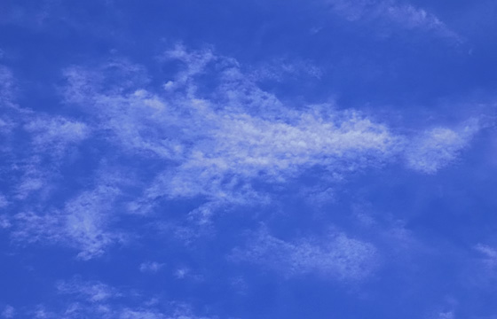 Wolken am blauen Himmel / Wolkenformation