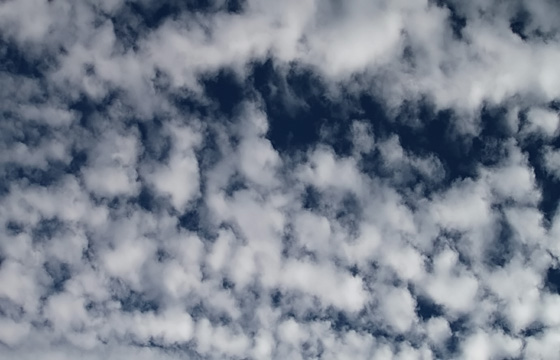 Viel Wolken am Himmel / Wolkenfeld