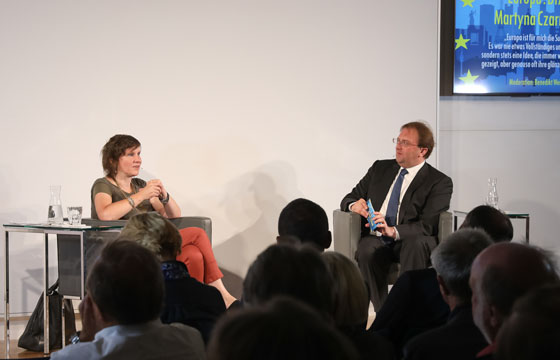Martyna Czarnowska und Benedikt Weingartner in Euroopa : DIALOG