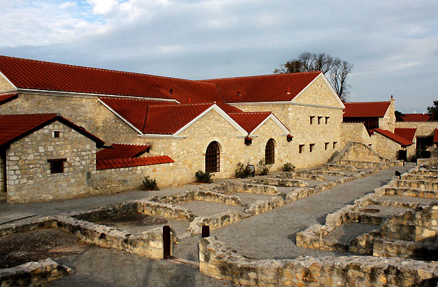 R&ouml;mersiedlung - Carnuntum - Panoramaaufnahme &uuml;ber den ehem. Markplatz