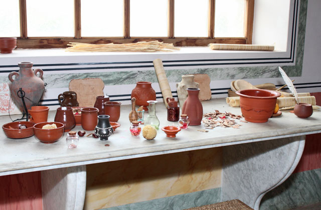 Wellness in der Antike: Balsam, &Ouml;le, Essenzen. 