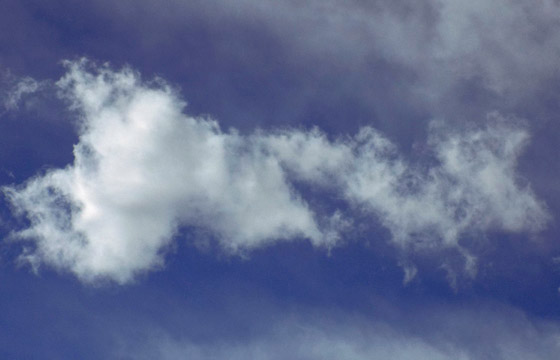 Wolken bilden eine Wolkenformation